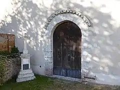 Le porche d'entrée de l'église.