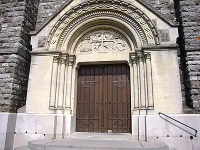 Portail occidental de l'église.