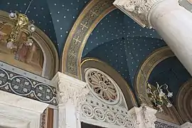 Voûte étoilée du porche de la cathédrale après restauration