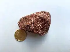 Porphyre rouge antique (rhyolite), gisement du versant du Mont-Cenis