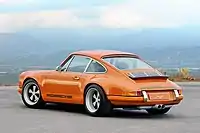 La Porsche 911 Singer avec une superbe livrée Singer's Racing Orange qui avait été présentée au Pebble Beach Concours d'Élégance de 2009.