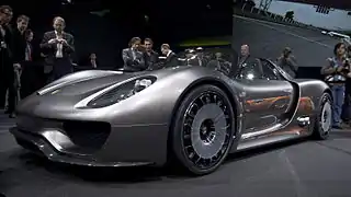 Photo de la 918 Spyder Concept vue de 3/4 avant, lors du Salon de l'automobile de Genève 2010.