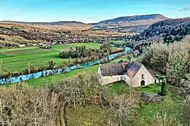 La chapelle de Lorette au dessus de la Loue.