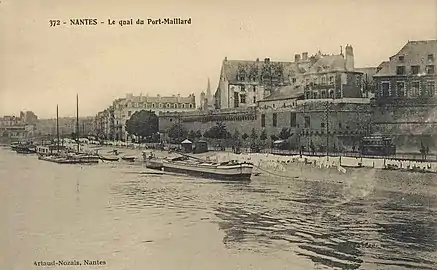 Carte postale ancienne montrant le château et le Port-Maillard.