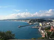 Vue générale de l'entrée et du premier bassin depuis le mont Boron.