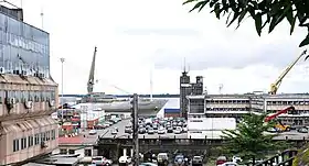 Vue d'ensemble du port autonome de Douala au Cameroun