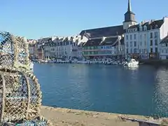 Quais Jacques-le-Blanc vu du chemin de halage.