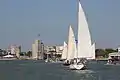 voiliers dans le chenal d'accès au port de La Rochelle