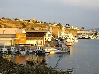 Le port de Saumaty