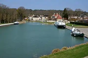 Port de Tanlay.