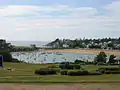 Le port et la plage du Béchet vus du Balcon d'Émeraude.