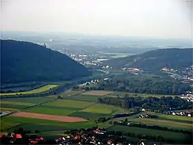 Vue aérienne de la Porta Westfalica depuis le sud.