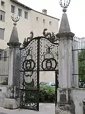 Portail du XVIIIe siècle de la maison Ascoli.
