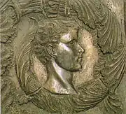 Bas-relief en bronze d'une tête de jeune homme