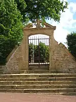 Portail classé de l'ancien cimetière de Saint Privat-la-Montagne où se déroulèrent les derniers moments de la bataille.