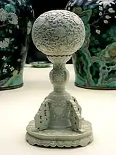 Porte-Chapeau en porcelaine blanche, Chine, dynastie Qing.