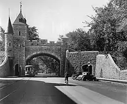 La porte Saint-Louis vers 1920