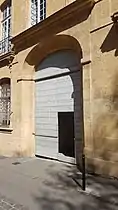 Porte cochère, hôtel Dreux Brézé