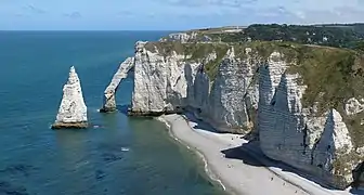 Falaises d' Étretat: Aiguille and Porte d´Aval, vue depuis la Manneporte