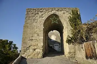 Vaunaveys : porte d'accès au vieux village.