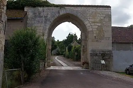 Porte de Cosne à Saint-Vérain.