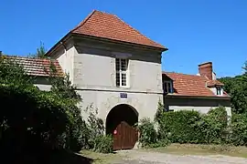 Ancien passage d'entrée du parc de chasse de Versailles, actuellement maison forestière.