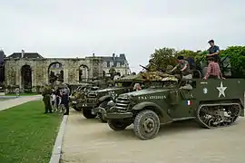 Commémoration de la capitulation de 1945 devant la porte de Mars.