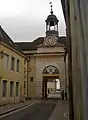 Porte de l'hôtel de ville de Givry