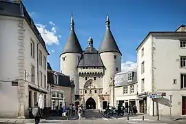 Vue d'ensemble de la façade Sud depuis la Grande-Rue en 2018.