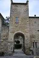 Porte du château des Poitiers.