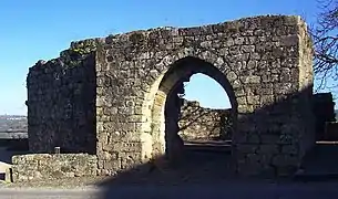 Porte près de l'entrée actuelle de la ville de Capdenac-le Haut.