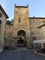 Porte fortifiée du château de La Boisse.