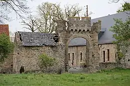 Porte fortifiée du manoir de la Chesnelière.