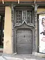 Porte gothique de la maison à pan de bois