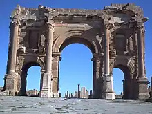 Arc dit de Trajan (façade Ouest)