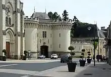 Photographie montrant la porterie d'entrée du château.