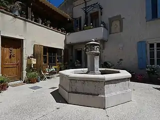 Fontaine publique.