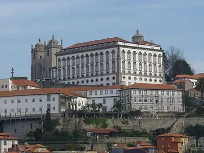 Palais épiscopal vu de Vila Nova de Gaia.