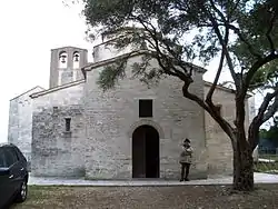 Extérieur de l’église romane de Portonovo.