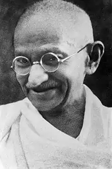 Le mahatma Gandhi, dirigeant des Indiens.