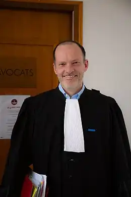 Portrait de l'avocat dijonnais Jean-Philippe Morel. Cliché réalisé dans la salle des pas perdus de la cour d'appel de Dijon en 2010.