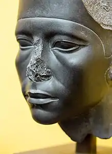 Statue d'Amenemhat III portant la couronne de la Haute-Égypte. Grauwacke. DétailNy Carlsberg Glyptotek