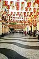 Une rue de Macao avec un pavage typiquement portugais.