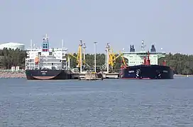 Les tankers Posillipo et Tempera au port de Kilpilahti.