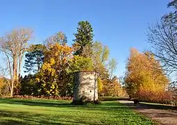 Parc et vestiges des murs et tours d’enceinte