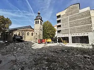 Déconstruction pour faire un parking et pour augmenter la visibilité de l'église