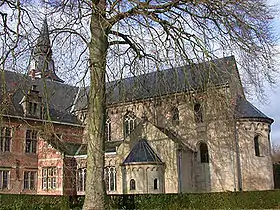 L'église de l'abbaye de Postel en 2005, située à Mol dans la province d'Anvers.