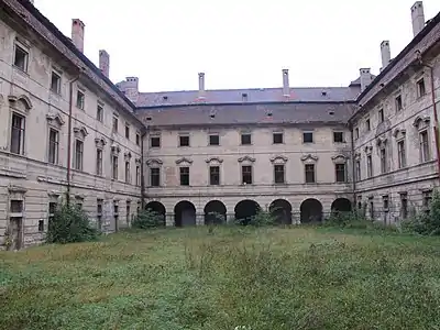 Cour intérieure.