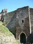 Poterne sud, vue de la route.