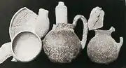 Les résultats tangibles des fouilles sont de modestes poteries, tout juste dignes de figurer dans un musée archéologique.
